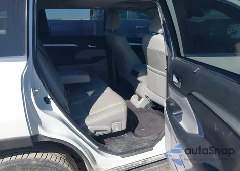 2018 Toyota Highlander Xle z USA, uszkodzony, nr VIN 5TDKZRFH3JS536729